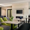 Отель La Quinta Inn & Suites by Wyndham Burlington в Берлингтоне