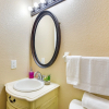 Отель Opa-locka Townhome, 15 Mi to Miami Beach!, фото 9