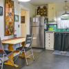 Отель Charming City Cottage ~ 8 Mi to Downtown Portland!, фото 9