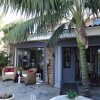 Отель Oystercatcher Guest House на пляже Kleinmond