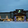 Отель Holiday Inn Express Golden-Kicking Horse, an IHG Hotel, фото 1