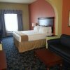 Отель Holiday Inn Express Hotel & Suites Jourdanton Pleasanton в Джоердантоне