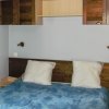 Отель Cosy, 2-bedroom Mobile Home With a Furnished Terrace and Serene Garden, фото 2