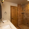 Отель Edelweiss Five Bedroom Townhome 5 Hotel Room by Redawning, фото 10