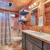 Отель Fully Remodeled Munds Park Cabin: Deck & Fireplace, фото 5