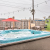 Отель Galveston Apartment w/ Deck ~ 1 Mi to Pier!, фото 14
