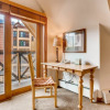 Отель Perfectly Placed 2 Bedroom Vacation Rental in Historic Downtown Breckenridge with Access to Hot Tub , фото 14