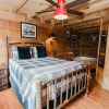 Отель Elk Feathers 2 Bedroom Cabin by RedAwning, фото 18
