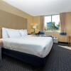 Отель La Quinta Inn & Suites by Wyndham West Palm Beach Airport, фото 4