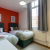 Отель Impeccable 2-bed Apartment in Gateshead, фото 4