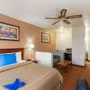 Отель Days Inn & Suites by Wyndham Webster NASA-ClearLake-Houston, фото 7