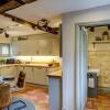 Отель Two linked cottages sleeps 10 Cotswold town centre, фото 4