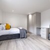 Отель Remarkable 2-bed Apartment in Camberley, фото 16