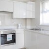 Отель Bright 1 Bedroom Home in West London W/parking!, фото 5