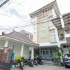 Отель RedDoorz Plus near Malang Airport, фото 13