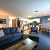 Отель The Central Downtown Inn & Suites, фото 11