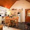Отель 2 Bedroom Cottage Wisteria Cottage in Ballyconnell, фото 6