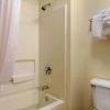 Отель Quality Inn & Suites Lakewood - Denver Southwest, фото 16