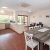 Отель Bella Beach House Prevelly 50m from the beach, фото 7