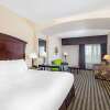 Отель La Quinta Inn & Suites by Wyndham Fowler, фото 25