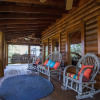 Отель The Lazy K 3 Bedroom Cabin by Redawning, фото 5