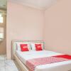 Отель OYO 2974 Penginapan Roma 88, фото 15