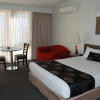 Отель Mitchell on Main Motel & Apartments, фото 4