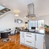 Отель Flamsteed Duplex Apartment, фото 4
