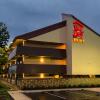 Отель Red Roof Inn PLUS+ Chicago - Willowbrook в Уиллоубруке