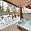 Отель The Treehouse: 2 Living Areas & Private Hot Tub 4 Bedroom Home, фото 18