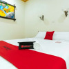 Отель RedDoorz Premium near Pristine Beach, фото 17