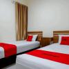 Отель RedDoorz near Living Plaza Purwokerto, фото 25