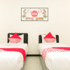Отель OYO 353 Loesje Guest House Syariah, фото 8