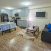 Отель Stay With Ease Hospitality! 1 Bed 1 Bath, фото 9