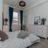 Отель Spacious, Stylish 2BR Flat For 4 in Leith Walk, фото 3