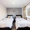 Отель Remarkable 2- Bed House in Barking Essex, фото 4