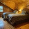 Отель Deluxe log Cabin! Pet and Motorcycle Friendly - Enjoy Nature With Family and Friends! 3 Bedroom Cabi, фото 5