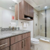 Отель Mid Main Lofts 6424 Cool Designer 1BR Loft Midtown, фото 9