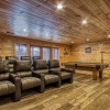 Отель Cub Path Lodge - Luxurious 5/5 With Theatre Room And Mountain Views! 5 Bedroom Cabin by RedAwning, фото 12