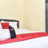 Отель RedDoorz Syariah near Exit Tol Waru, фото 10