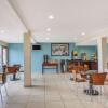 Отель Super 8 By Wyndham Clearwater/Us Hwy 19 N, фото 16