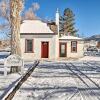 Отель Kik-n-bak Cottage w/ Beautiful Mountain View, фото 1