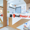 Отель RedDoorz Plus @ Jardin Suites Guadalupe Nuevo, фото 11