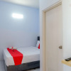 Отель RedDoorz near Kawasan Bandara Ahmad Yani Semarang, фото 20