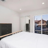Отель Brand NEW Modern Luxury 3bdr Townhome In Silver Lake, фото 6