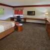 Отель La Quinta Inn & Suites by Wyndham Columbus State University, фото 23