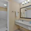 Отель Cozy 1BR - Two Queen Beds With Shared Pool and Hot Tub - Near Disney, фото 7