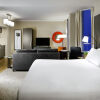 Отель One King West Hotel & Residence, фото 4