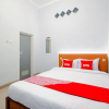 Отель OYO Living 2217 Permana Guesthouse Syariah, фото 6