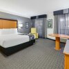 Отель La Quinta Inn & Suites by Wyndham Dallas - Addison Galleria, фото 30